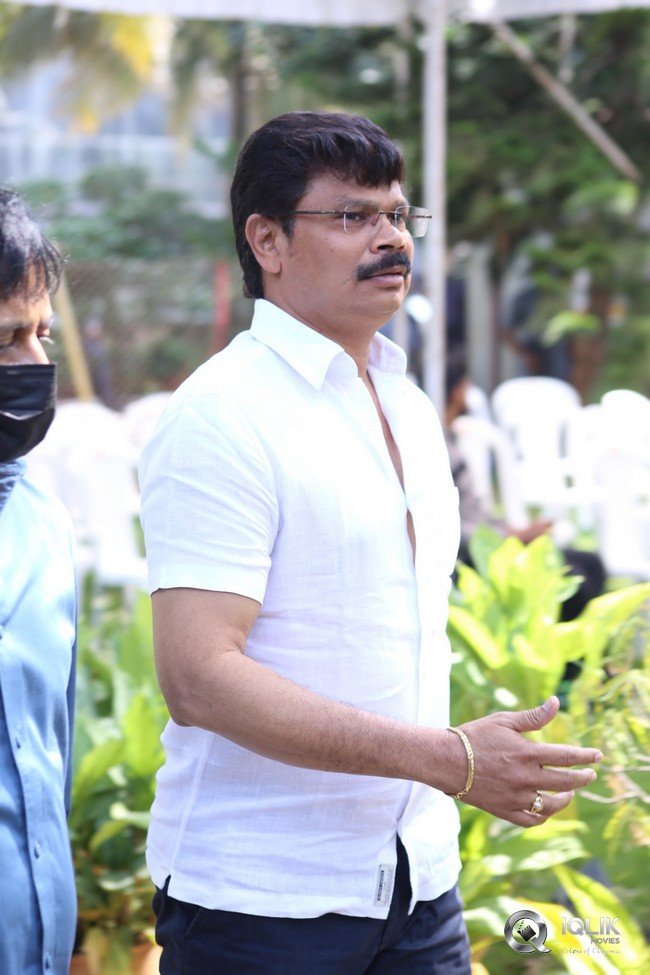 Celebrities-pay-homage-to-superstar-Krishna